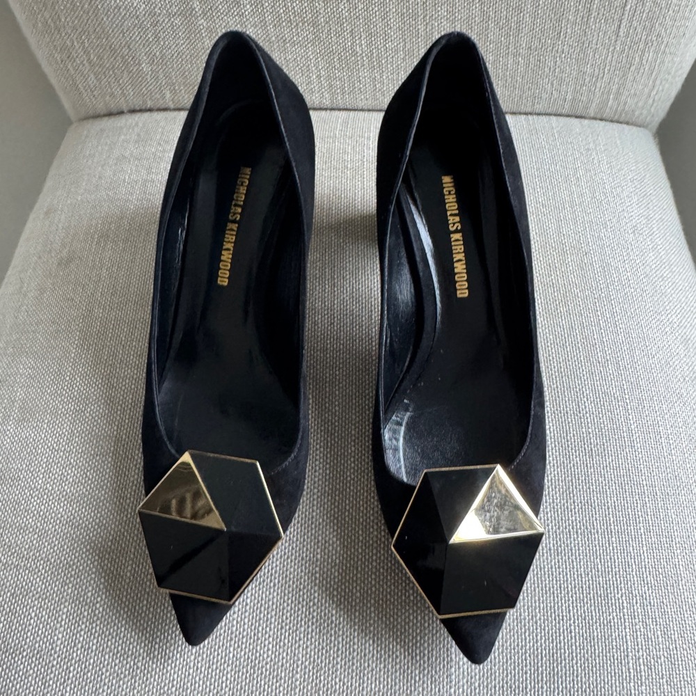 Nicholas Kirkwood Black Pumps with Gold Accent - Picture 6 of 10